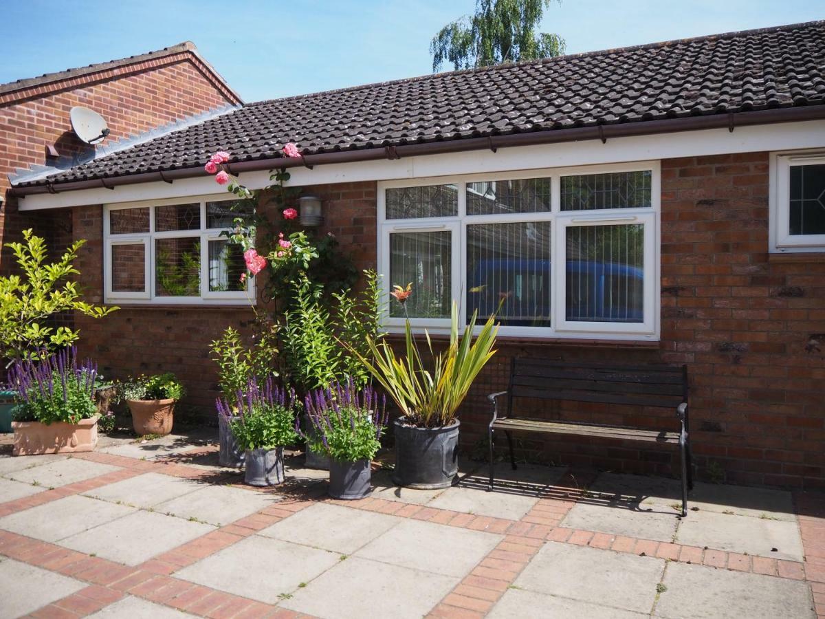 Surlingham Lodge Garden Cottage In Rspb Village Near Norwich Bagian luar foto